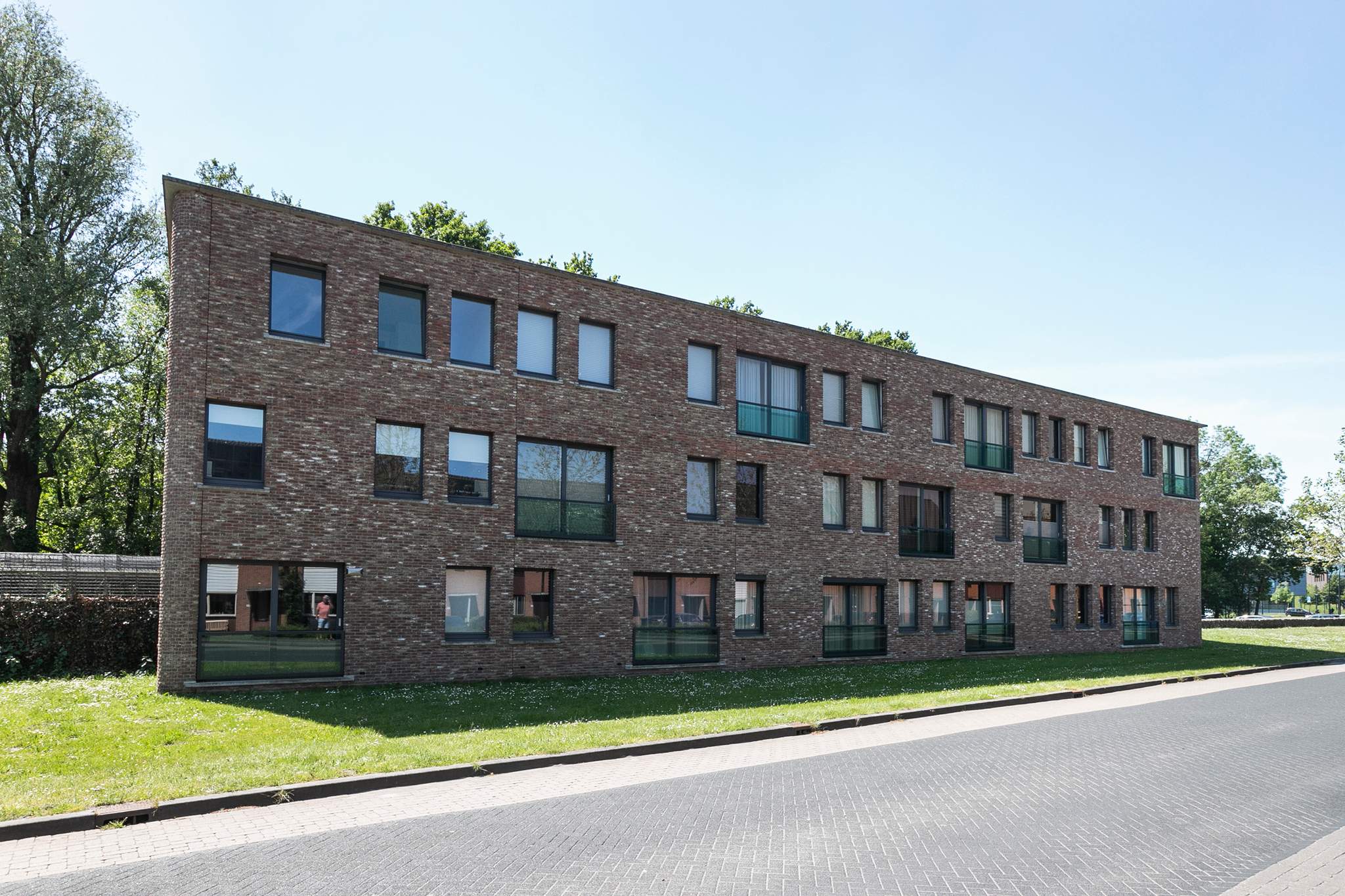 WG100893-12129-109905970